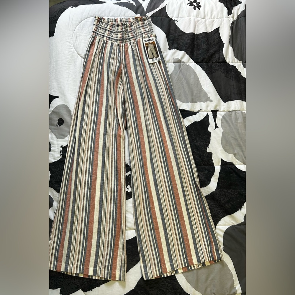 Mide wide pant, new with tags. Rewash brand. Size-small